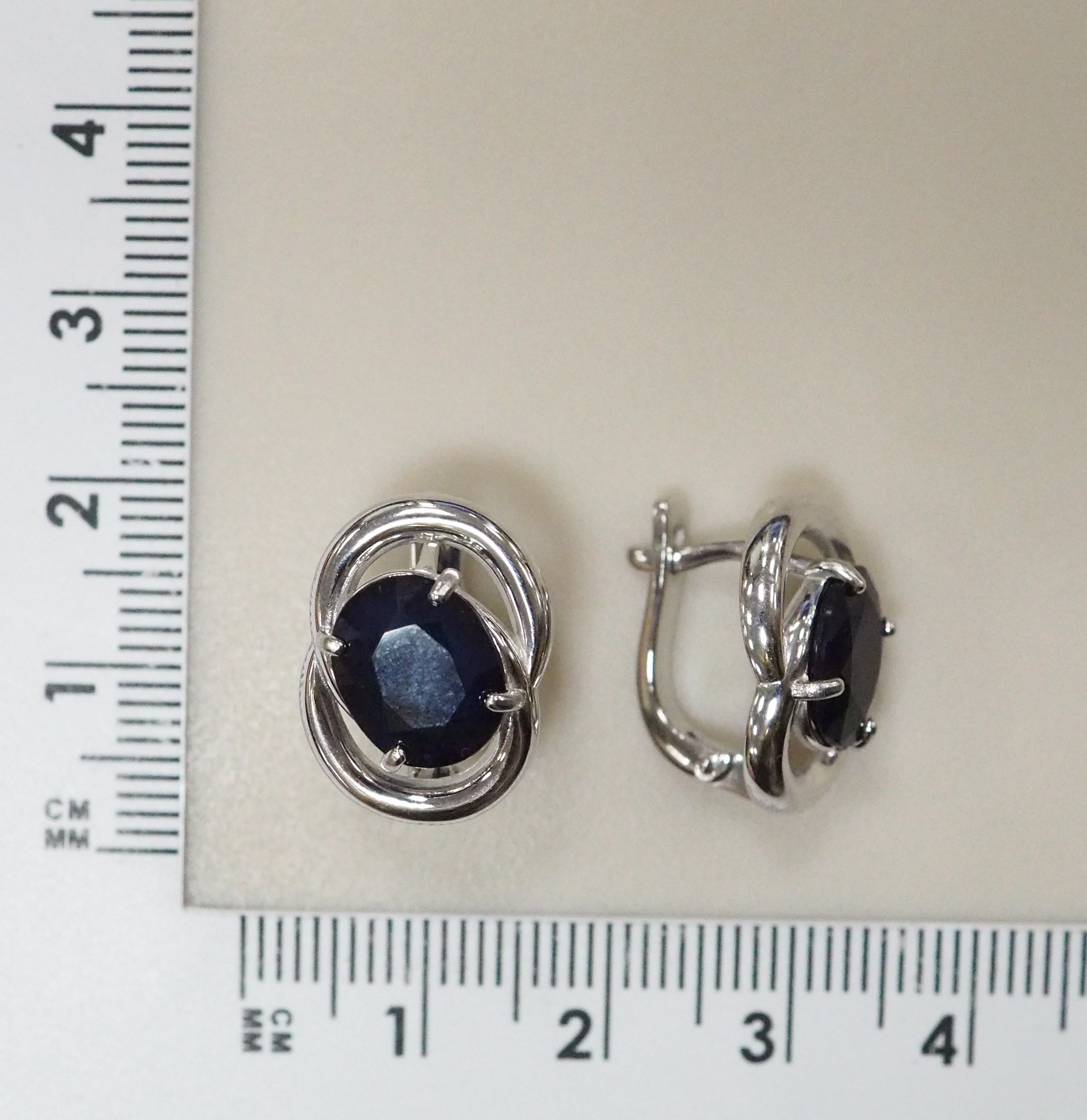 Серебряные серьги с сапфирами